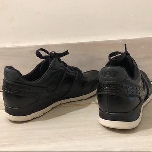 black treadlite UGG shoes